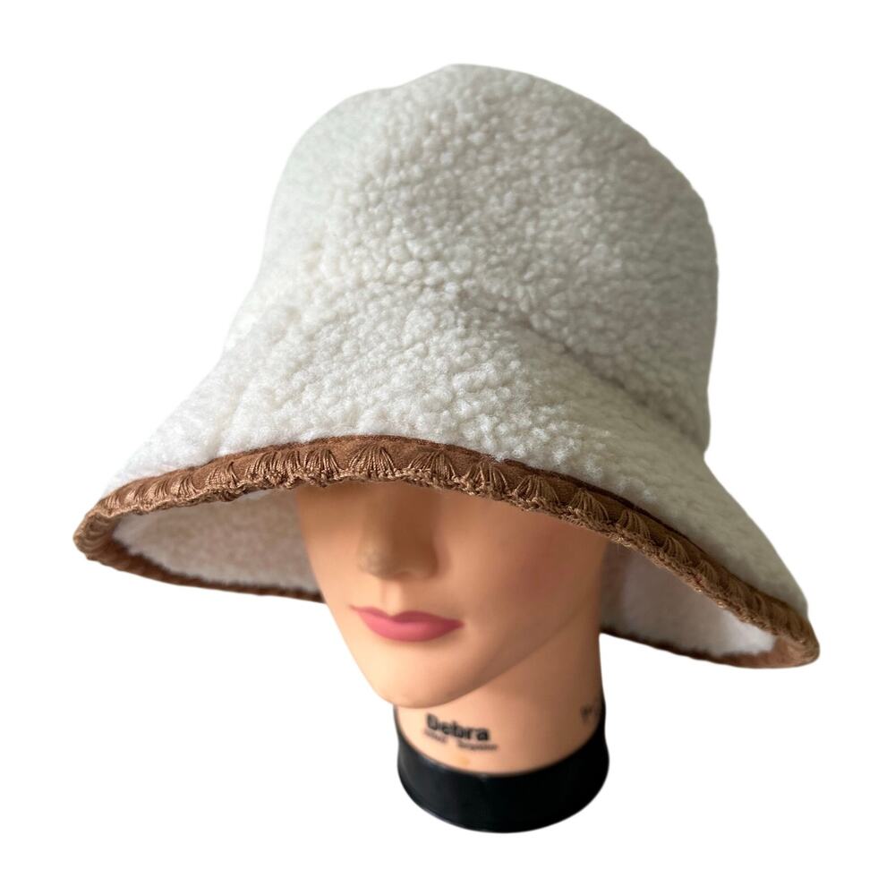 UGG UGGfluff Cream Sherpa Scalloped Bucket Hat Brown Trim Cozy Winter outdoors